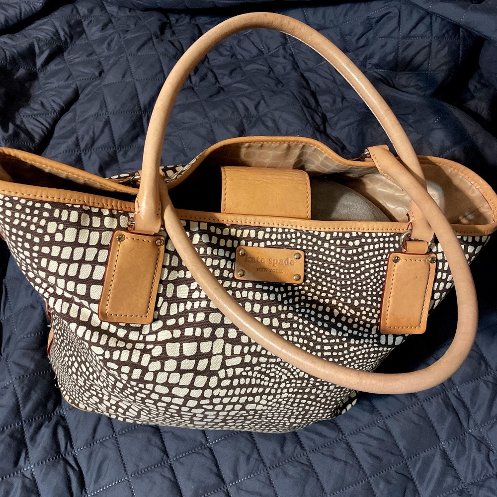 Women’s brown and tan Kate spade beach bag